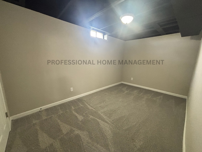 Building Photo - Beautifully remodeled 3 bedroom 1 bath! Coming Available Soon!