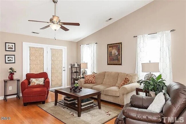 Foto del edificio - 113 Kudrow Ln