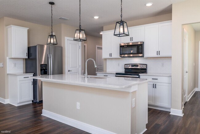 Building Photo - 4 br, 2 bath House - 8933 Royal River Cir
