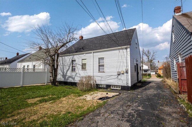 Building Photo - 19508 Fairway Ave
