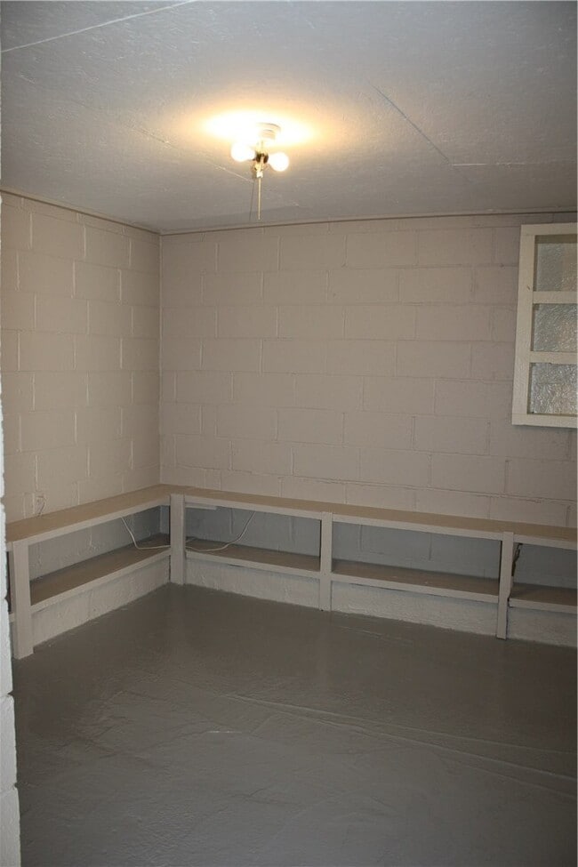 Building Photo - 620 N Leverett Ave