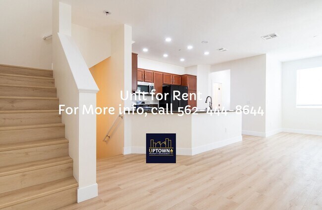 Foto del edificio - Townhome - 2 Bedrooms-2.5 Baths - Brea