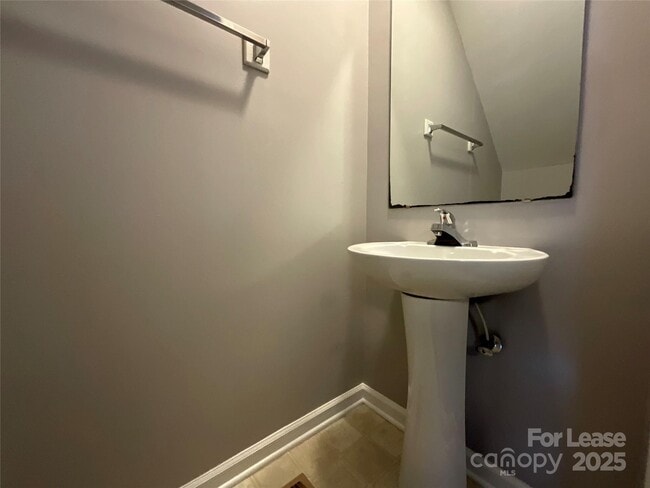 Building Photo - 206 W 15th St