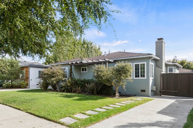 Building Photo - 1772 S Orange Grove Ave Building Photo - 1772 S Orange Grove Ave