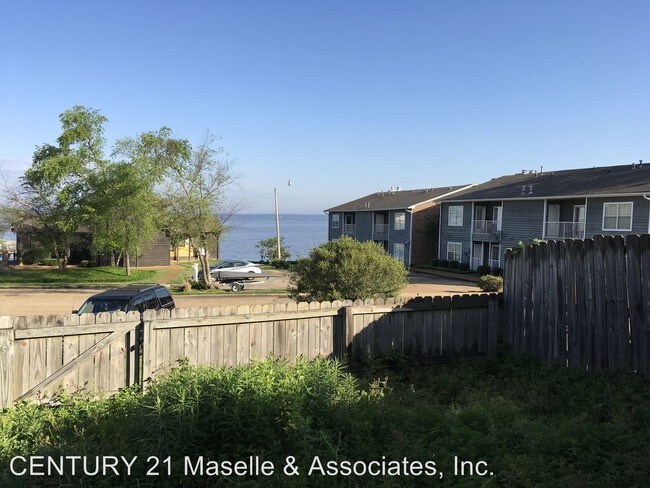 Foto del edificio - 413 Woodlake Ln