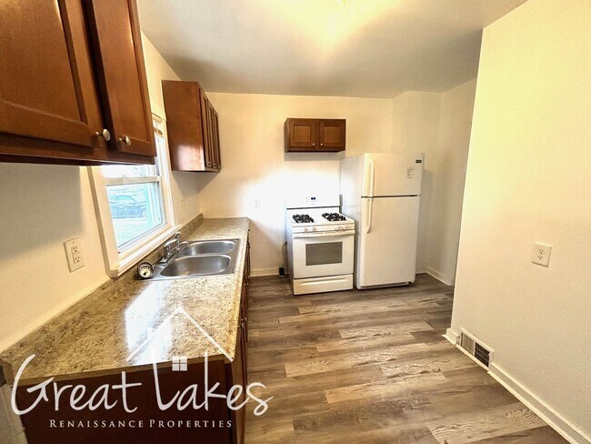 Foto del edificio - Cozy 3 Bedroom /1 Bathroom Bungalow now av...
