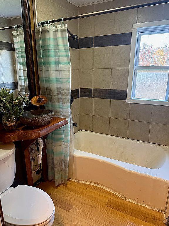 Foto del edificio - 4966 Collins Dr