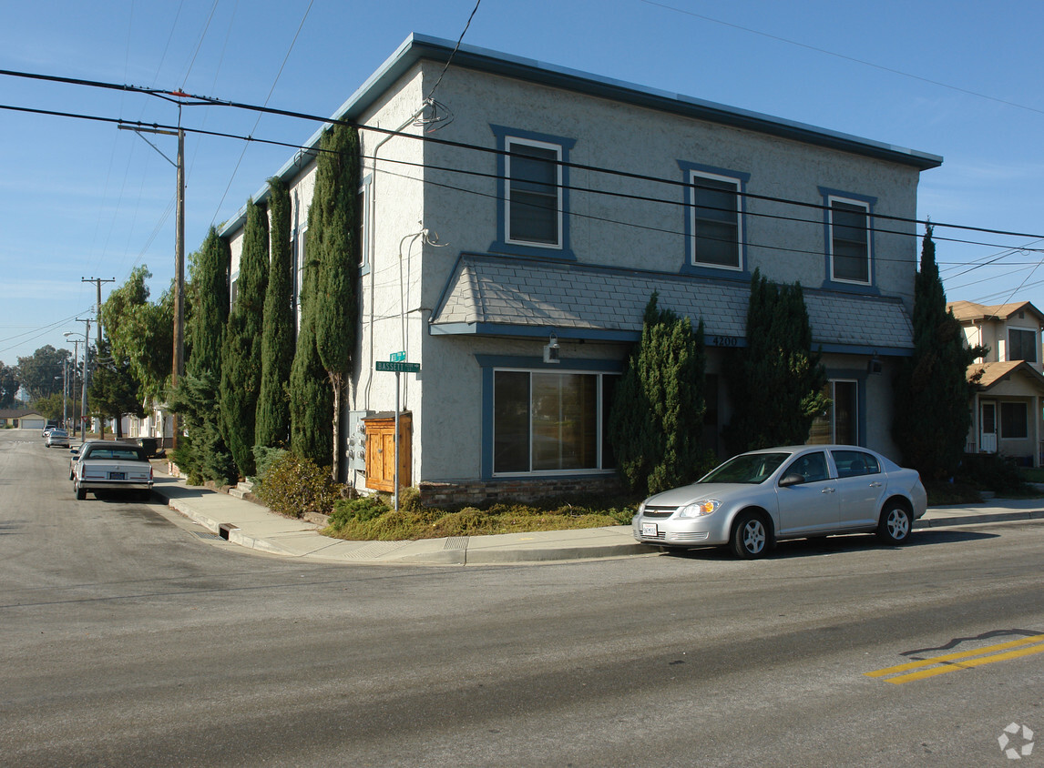 Building Photo - 4200 Bassett St