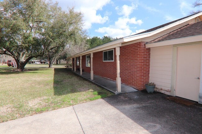 Foto del edificio - 13325 Blackgum St