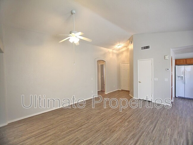 Foto del edificio - 13345 W Port Royale Ln