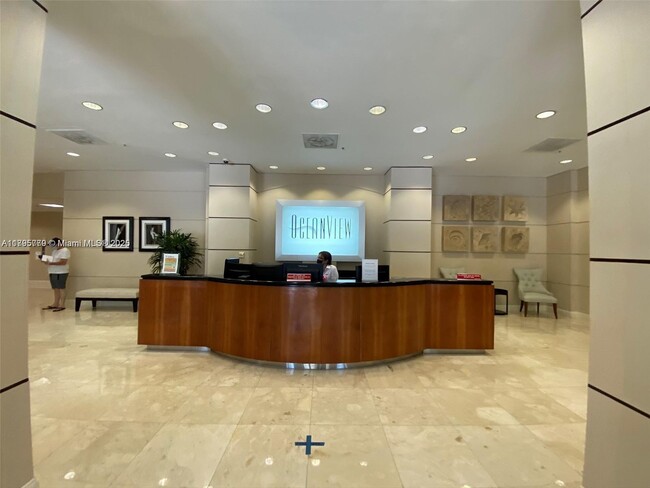 Foto del edificio - 19380 Collins Ave