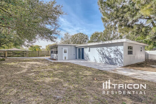 Building Photo - 7001 Onyx Dr N
