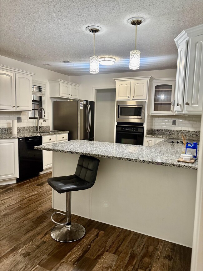 Building Photo - 8028 Bandye Ln