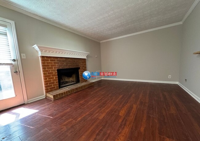 Building Photo - Nice townhouse on the SAME street as GSMST...
