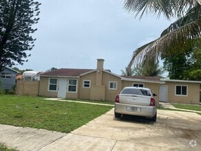 Building Photo - 1124 NW 100th Terrace