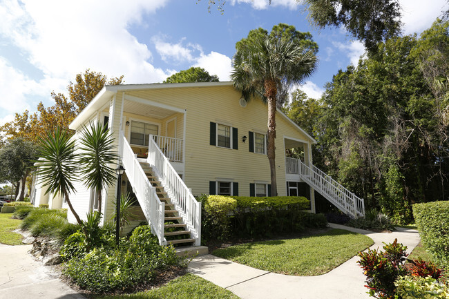 Beautifully landscaped grounds - Park Place Port Richey