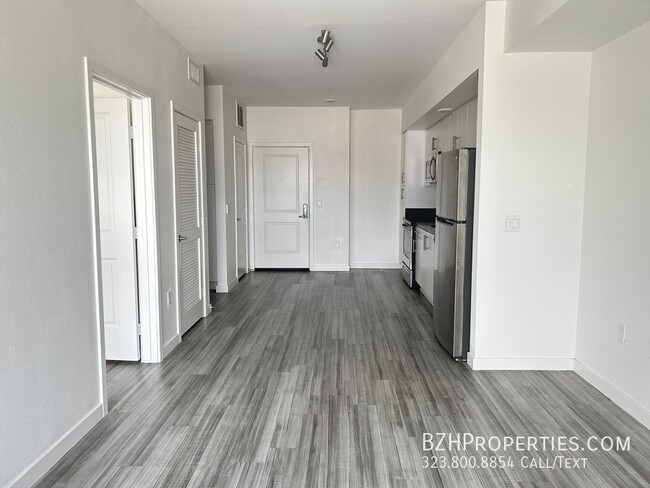 Foto del edificio - Updated 1Bed 1Bath In Echo Park