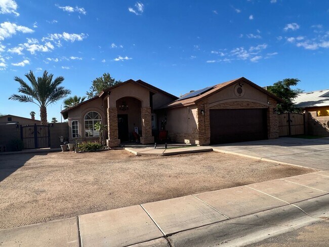 Foto del edificio - Solar Panels included on the 3 bedroom 2 b...