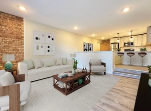 Building Photo - 1223 N La Salle Dr