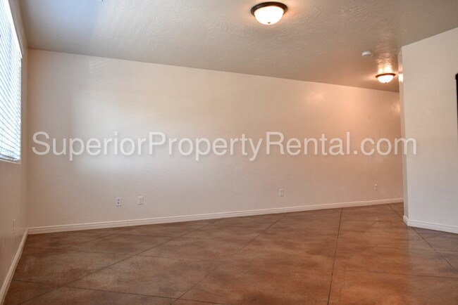 Building Photo - 2801 E 450 N