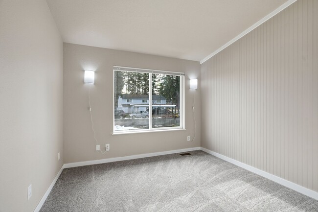 Building Photo - 113 W 23rd Ave