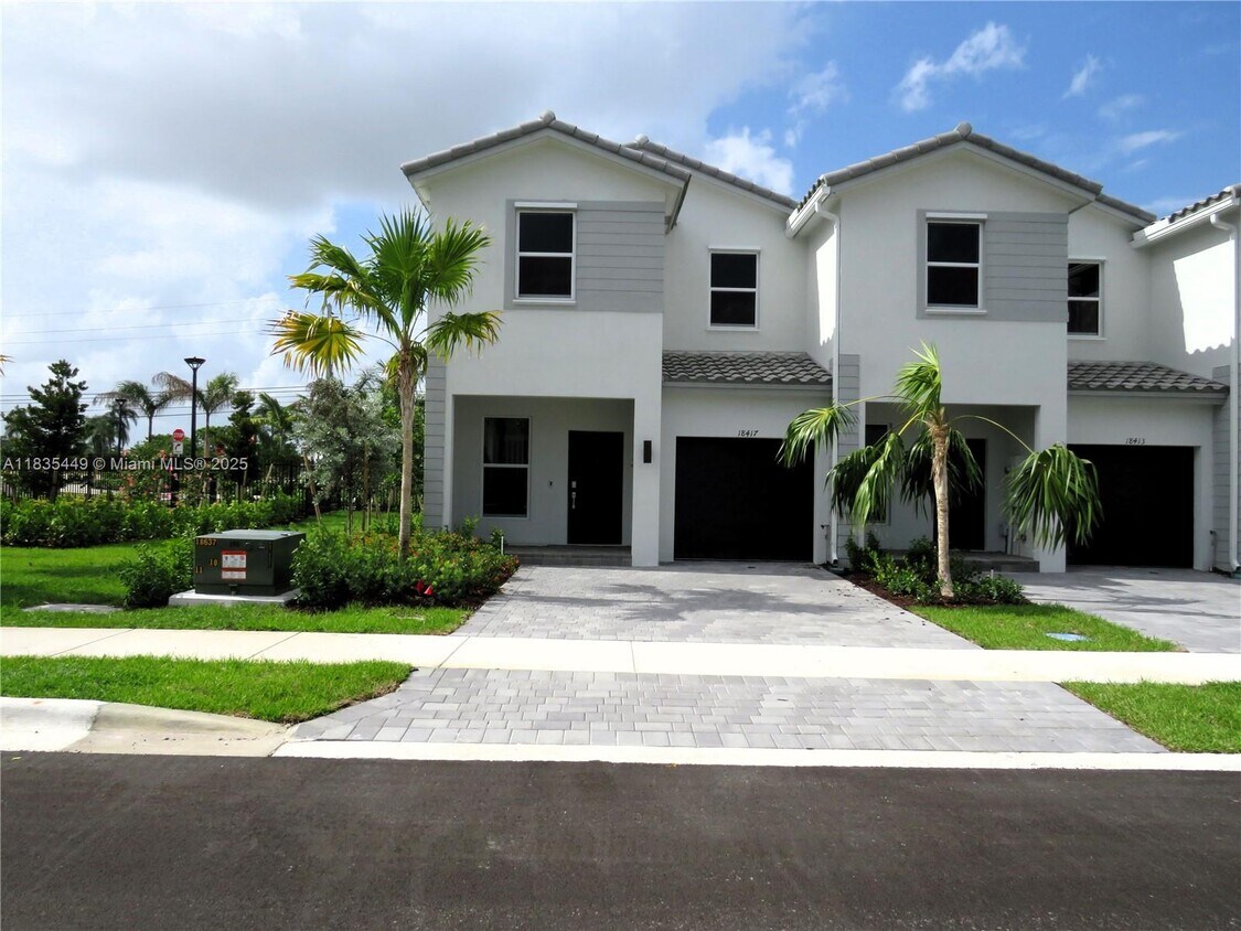 Foto principal - 18417 SW 1st St
