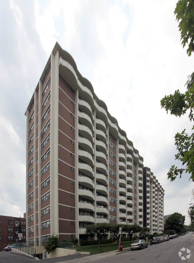 Primary Photo - 100 Raglan Ave