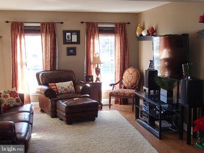 Foto del edificio - 986 Whispering Oak Ln
