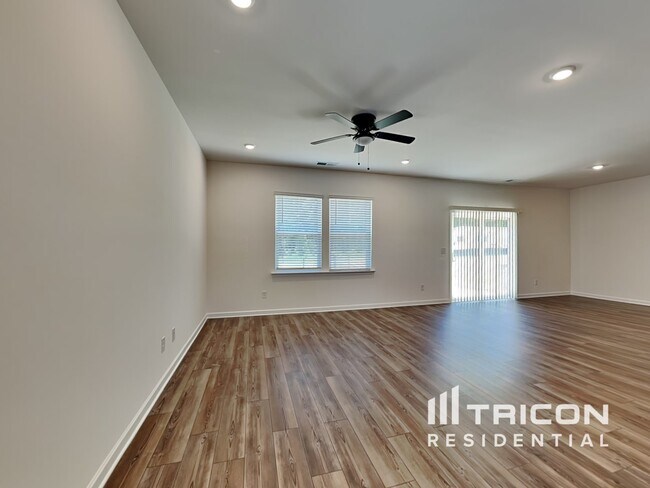 Foto del edificio - 2448 Lennox Rd SE