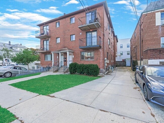 Building Photo - 214-16 40th Ave