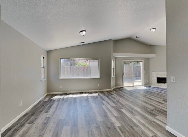 Foto del edificio - 8346 Oakenshield Cir