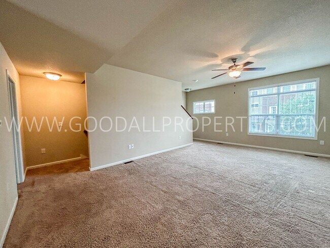 Foto del edificio - RENT SPECIAL!!! 3 Bedroom 2.5 Bathroom Townhome in West Des Moines Waukee School District