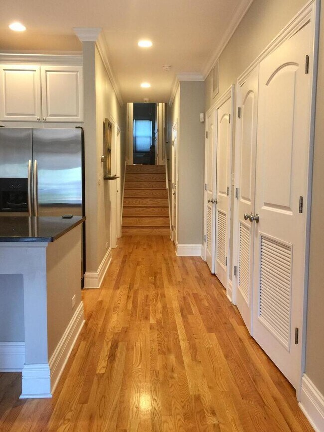 Foto del edificio - 3024 N Sheffield Ave