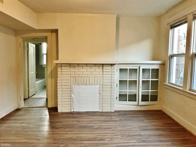 Foto del edificio - 3 br, 1 bath  - 2110 Wendover Pl