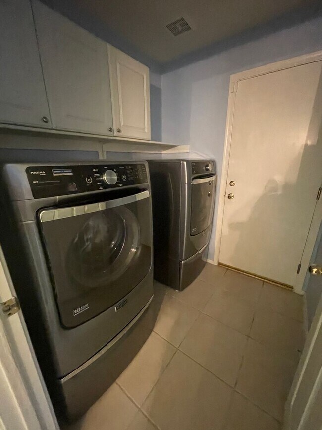 Foto del edificio - 3537 N 64th St