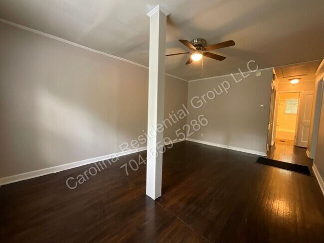 Foto del edificio - 6013 Carver Blvd