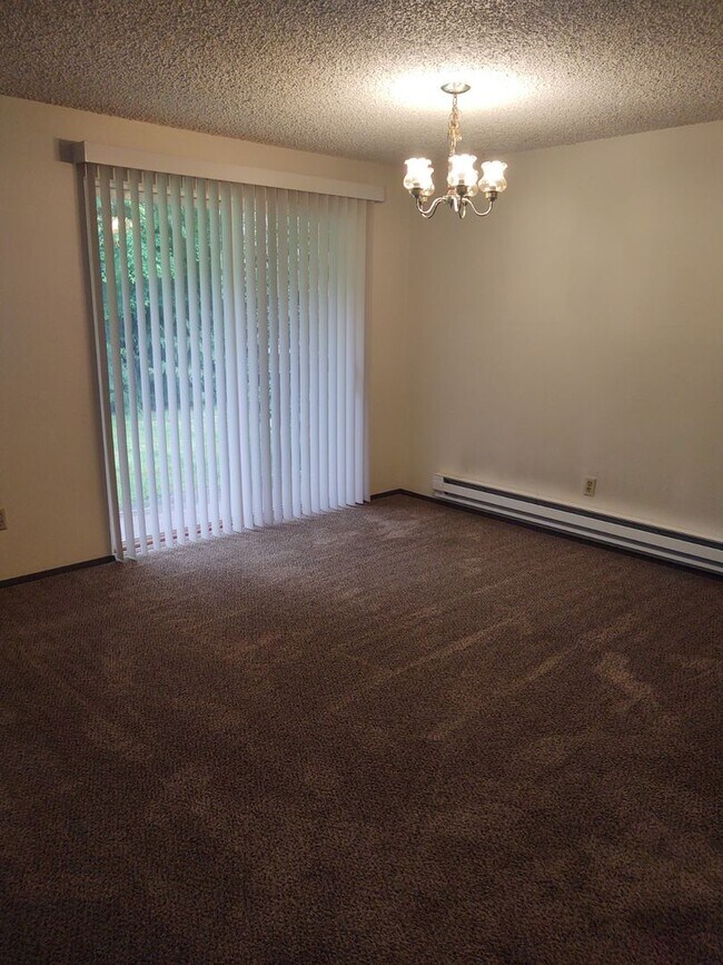 Foto del edificio - 2BD/1B Lacey Duplex with Large Yard and Ga...