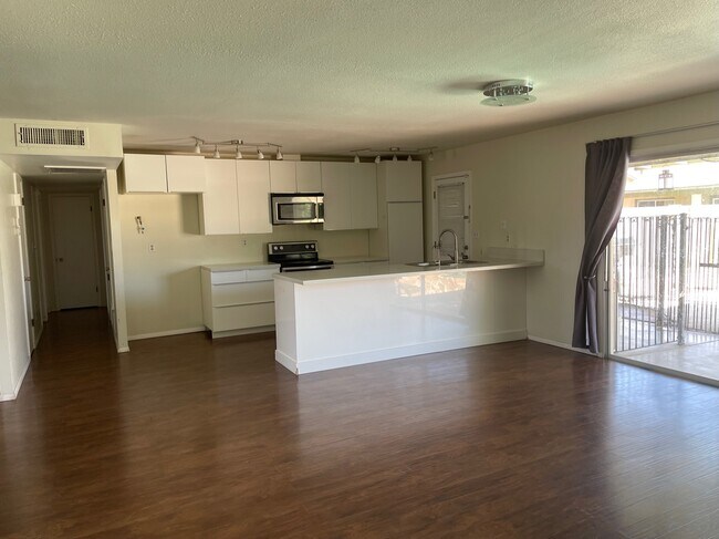 Building Photo - 1932 E Balboa Dr