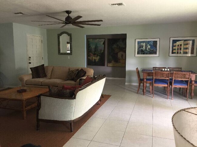 Building Photo - 2 bed/2 bath on the river