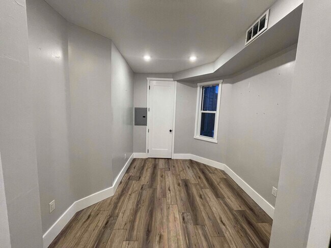 Foto del edificio - 308 Clerk St