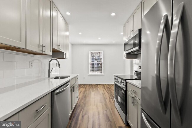 Foto del edificio - 8234 Stationhouse Ct