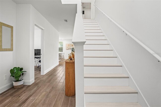 Building Photo - 2943 Sunstar Dr