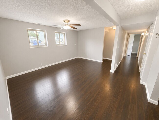 Building Photo - Amazing 4 bedroom 2 bathroom multi kitchen home a must see!!