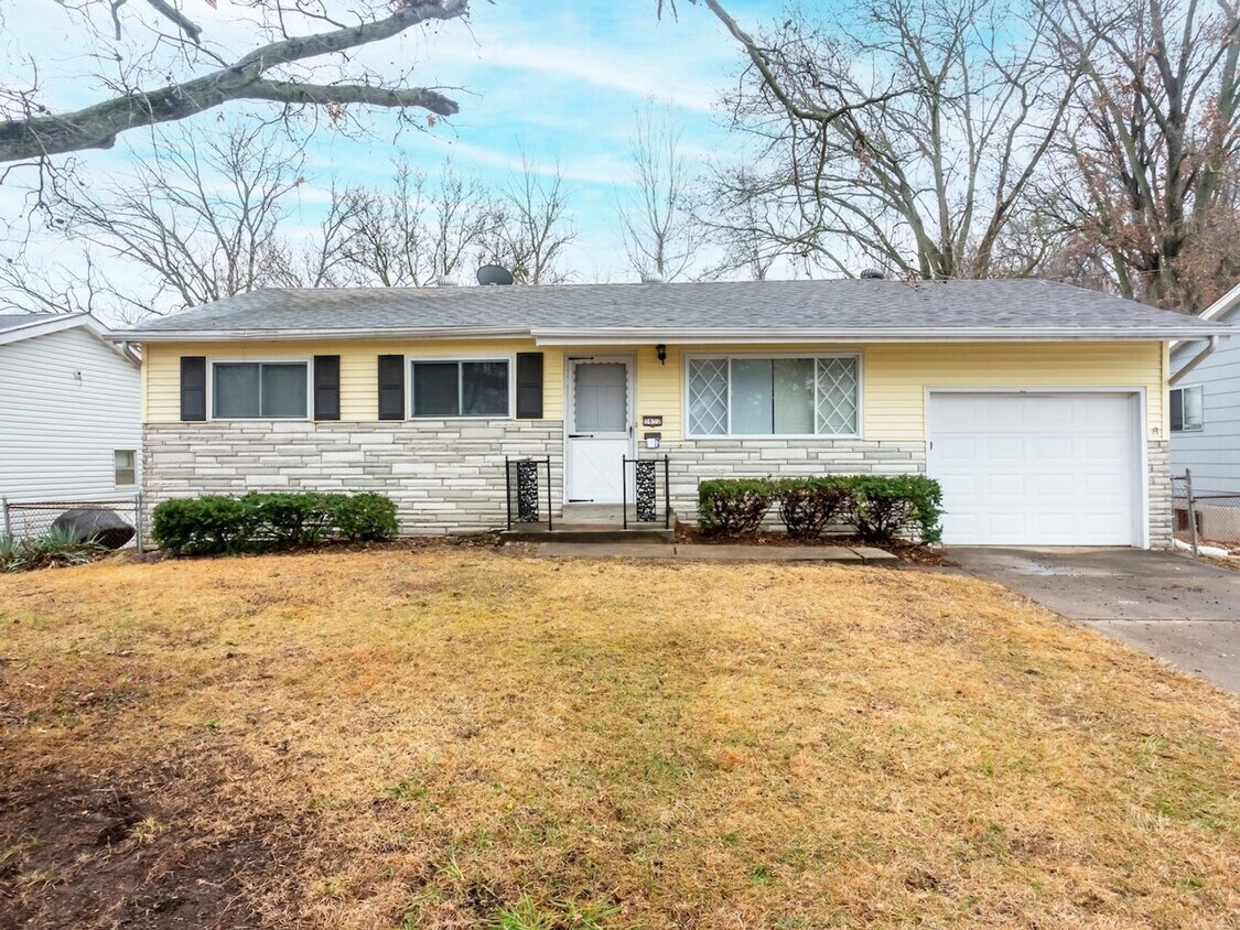 Foto principal - Charming 3 Bed 1 Bath Home