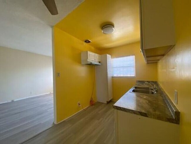 Building Photo - Jefferson Park Upper 1 Bedroom, 1 bath