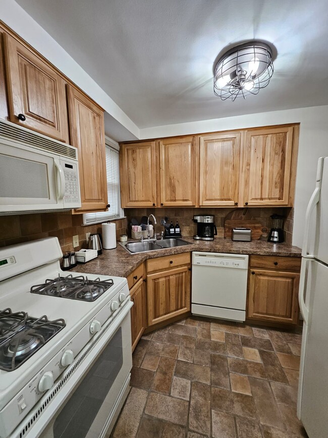 Building Photo - 2212 Burger St