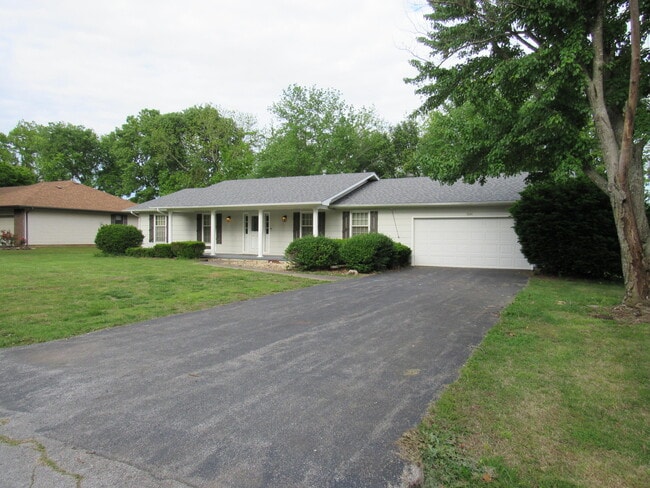 Building Photo - 5116 S Sycamore Ave