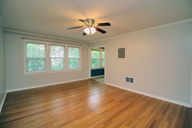 Building Photo - Upper Level Chasselton 1 Bedroom Condo in ...