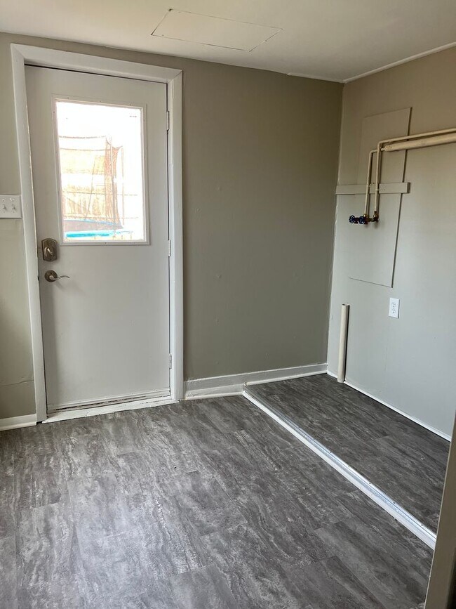 Building Photo - 2 possibly 3 Bedroom  Home In Carlisle wit...