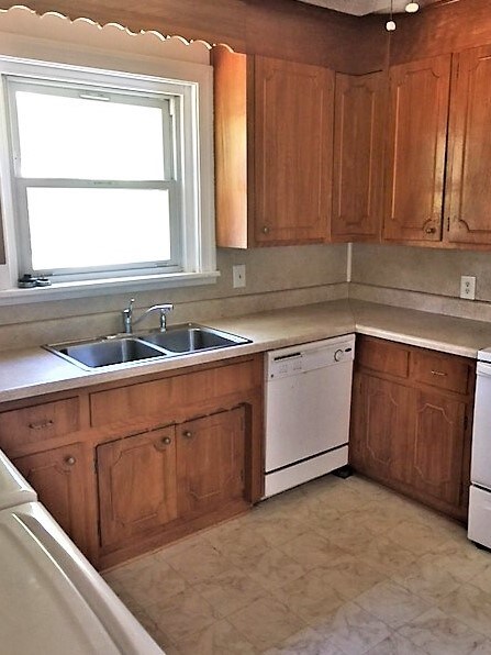 Building Photo - 1016 Dixon Dr